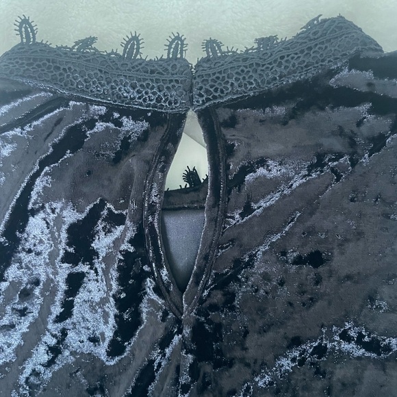 Moon River Whimsical Black Velvet Lace Sleeve Blouse - Picture 7 of 14